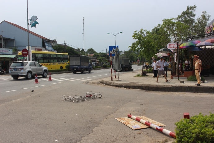 Xe- tai- leo- via- he- QL1- tong- nguoi- phu- nu-