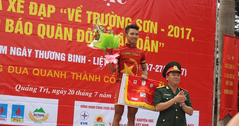 VDV- Quan- khu- 7- ve- Nhat- chang- dua- quanh- Th