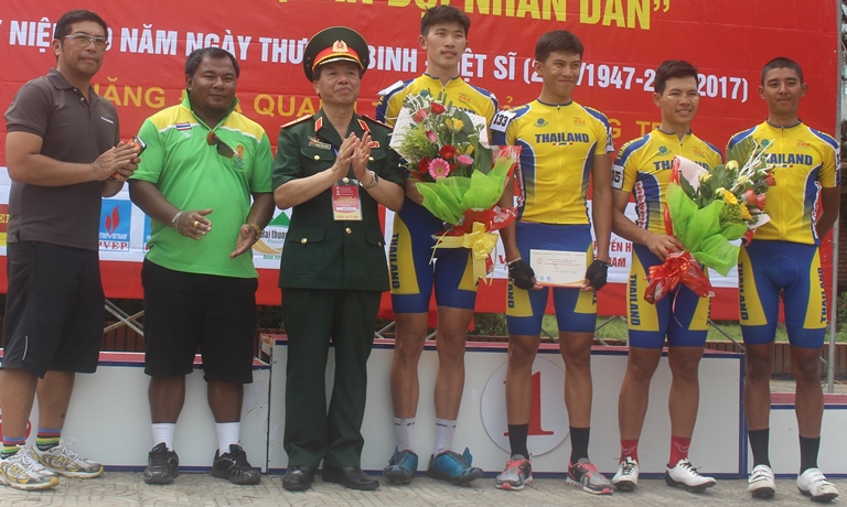 VDV- Quan- khu- 7- ve- Nhat- chang- dua- quanh- Th