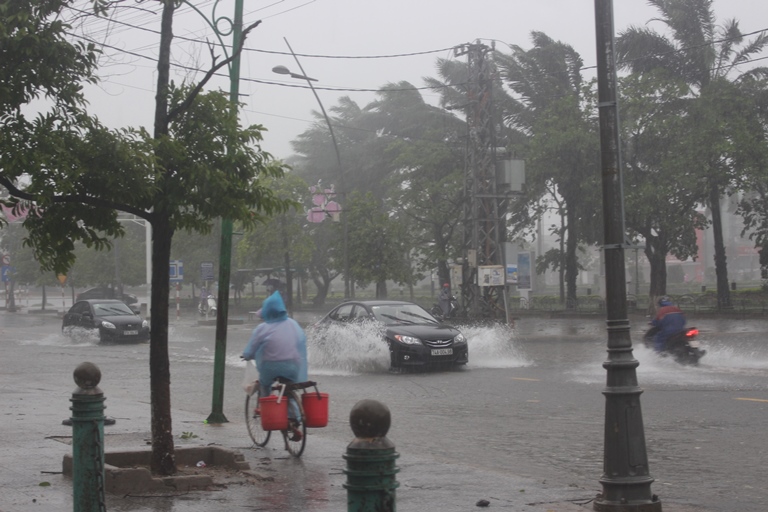 Anh- Duong- pho- Dong- Ha- thanh- song- sau- mua- 