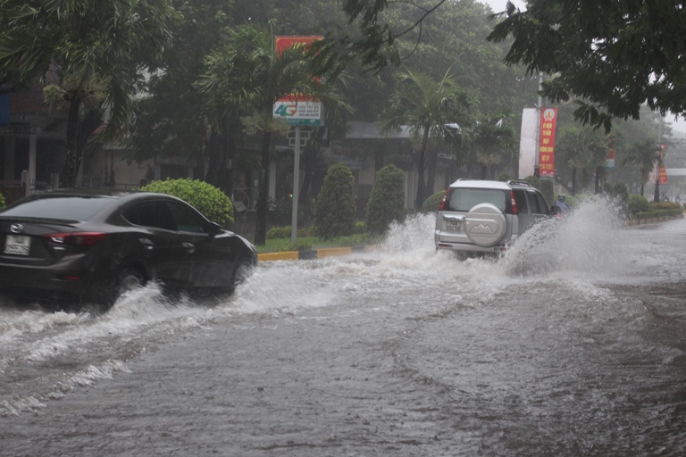 Anh- Duong- pho- Dong- Ha- thanh- song- sau- mua- 