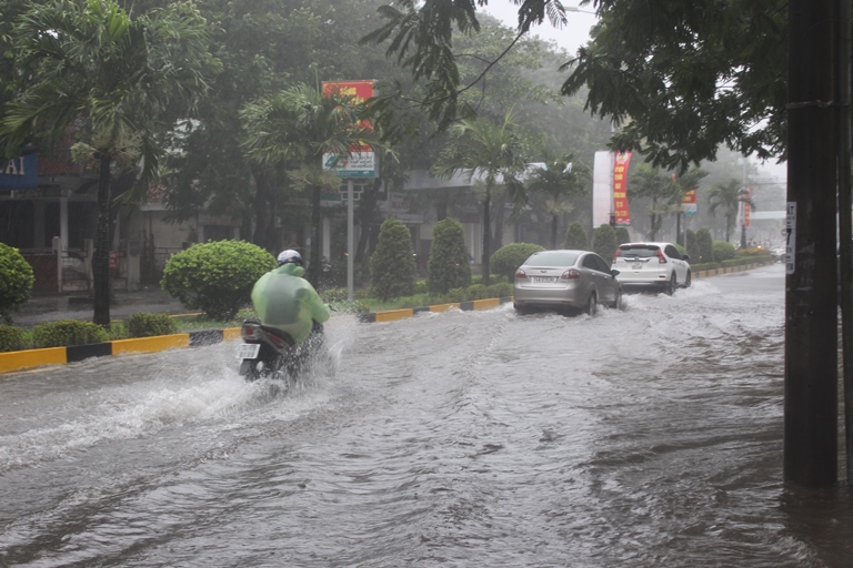 Anh- Duong- pho- Dong- Ha- thanh- song- sau- mua- 