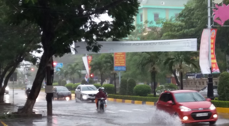 Anh- Duong- pho- Dong- Ha- thanh- song- sau- mua- 