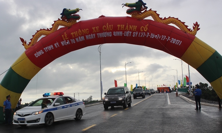 Thu- truong- Le- Dinh- Tho- phat- lenh- thong- xe-