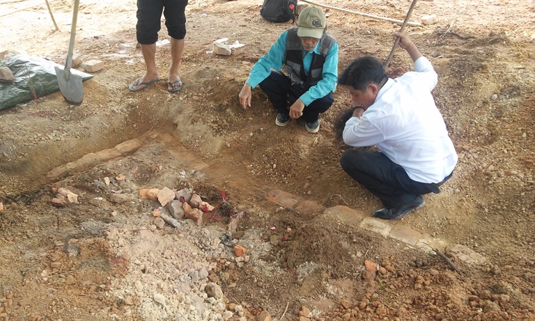 Vu- lang- mo- vo- vua- Tu- Duc- Gui- Don- keu- cuu