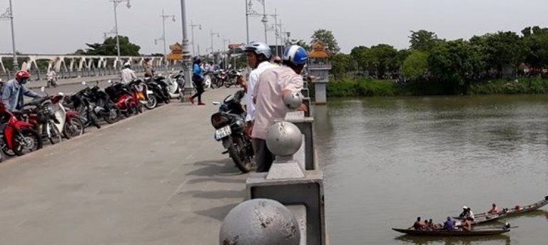 Nam- sinh- gui- tin- nhan- roi- nhay- cau- Da- Vie