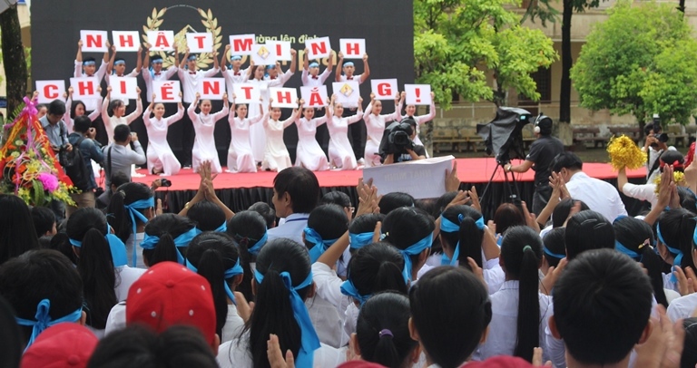 Doi- mua- co- vu- cau- be- Google- chinh- phuc- Du