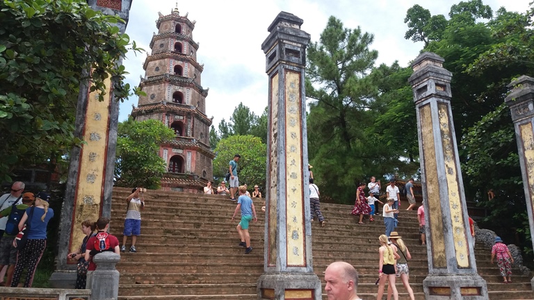 Mien- ve- tham- quan- cac- diem- di- tich- Hue- tr