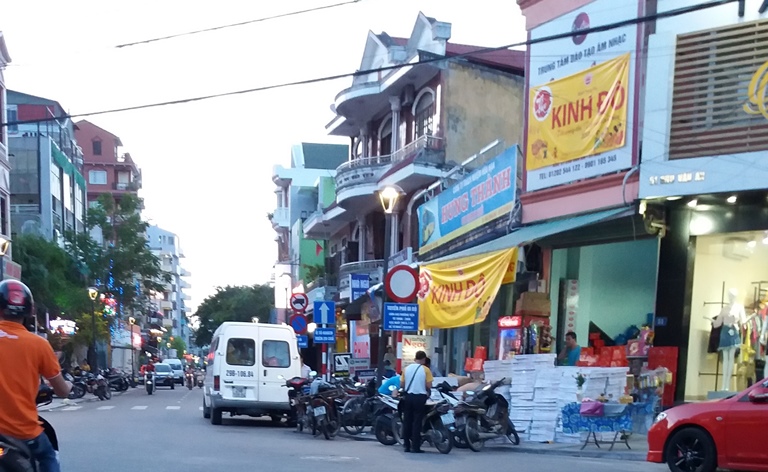 Bat- nhao- hoat- dong- xe- hop- dong- open- tour- 