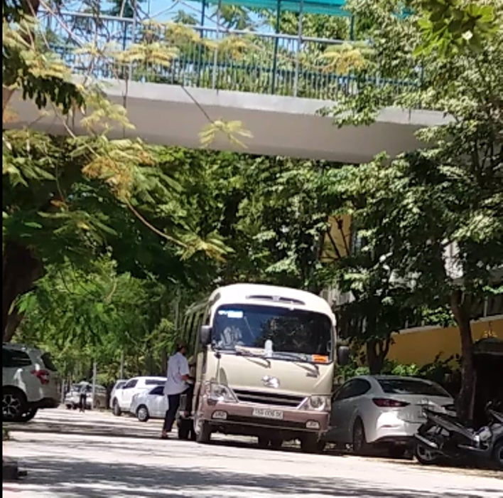 Can- canh- xe- hop- dong- dua- nhau- bat- khach- t