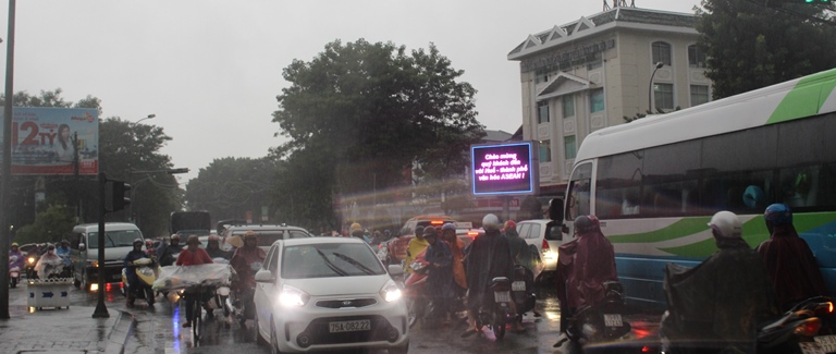 Duong- Hung- Vuong- thanh- song- hang- tram- phuon