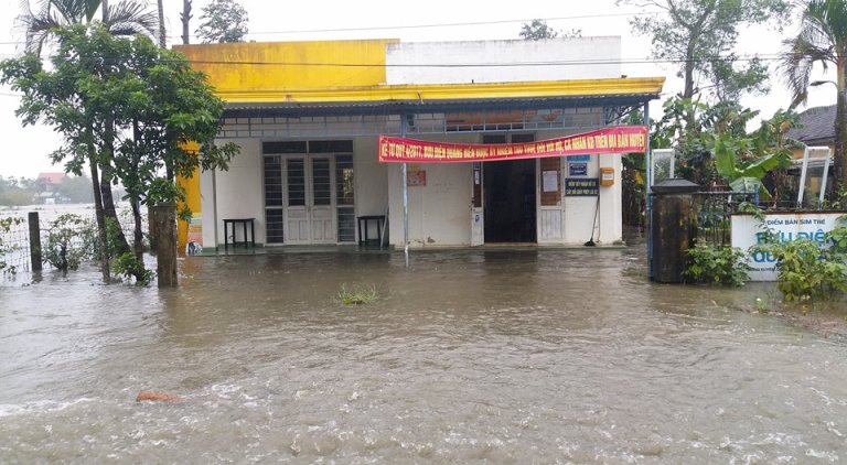 Lu- tren- cac- song- o- Hue- xuong- cham- va- dao-