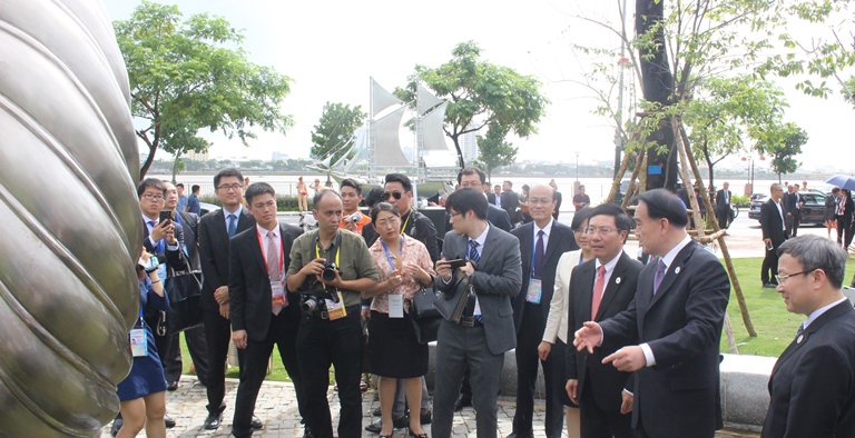 Pho- Thu- tuong- Pham- Binh- Minh- khai- truong- C