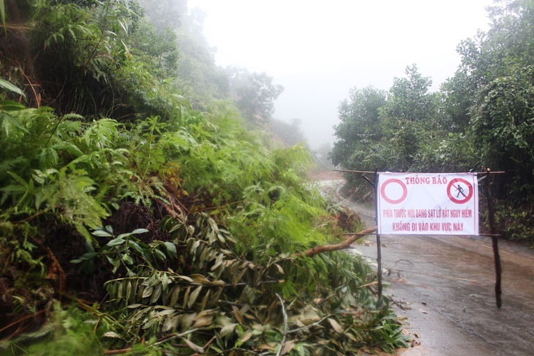 Sut- truot- duong- HCM- qua- Hue- O- to- chua- qua