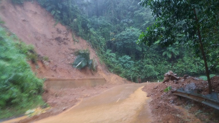 Sut- truot- duong- HCM- qua- Hue- O- to- chua- qua