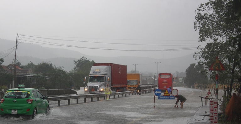 Tu- 13h- cac- ho- thuy- dien- o- Hue- bat- dau- va