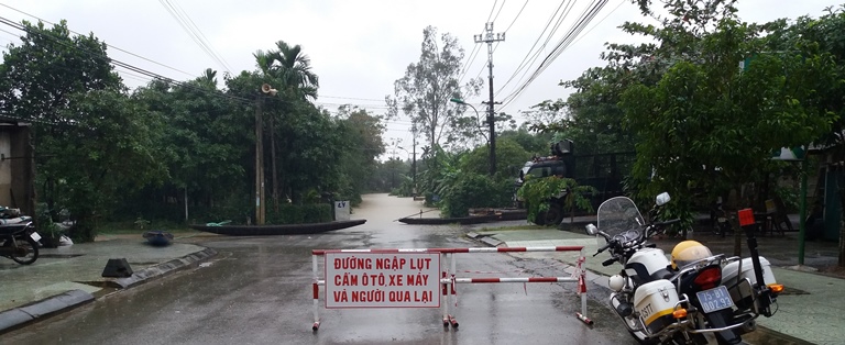 Hue- Hang- ngan- nha- dan- chim- trong- nuoc- lu- 