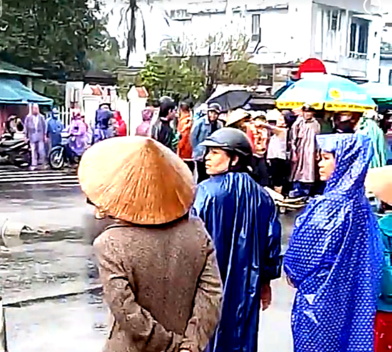 Re- trai- qua- duong- be- gai- bi- xe- oto- can- t