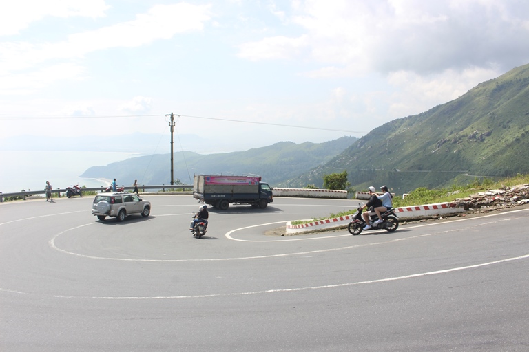 Dua- nhau- tao- dang- giua- khuc- cua- nguy- hiem-