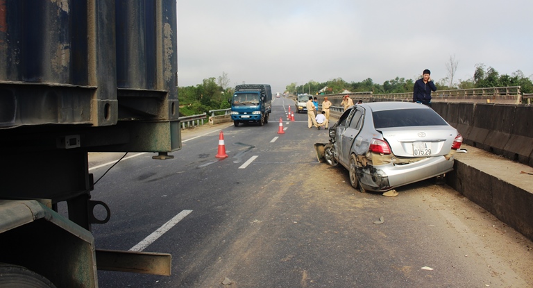 Va- cham- xe- dau- keo- xe- hop- xoay- nhu- phim- 