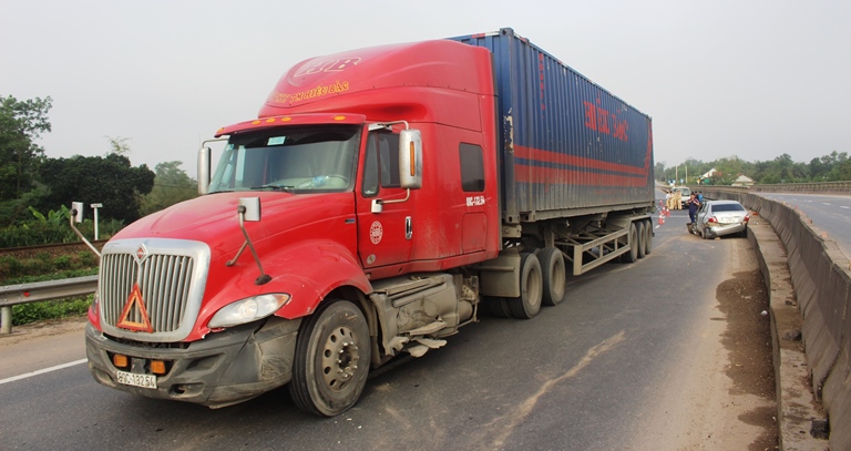 Va- cham- xe- dau- keo- xe- hop- xoay- nhu- phim- 