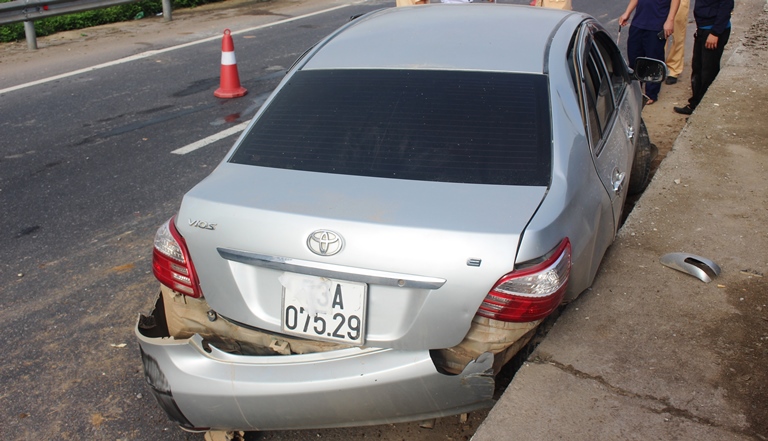 Va- cham- xe- dau- keo- xe- hop- xoay- nhu- phim- 