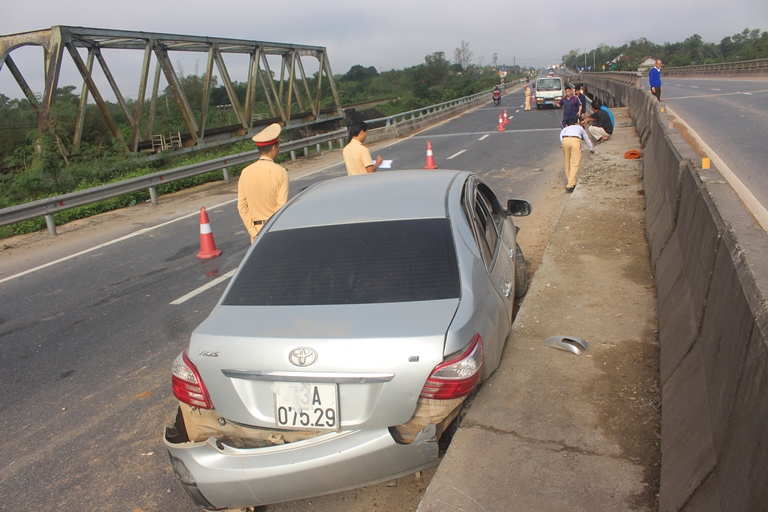 Va- cham- xe- dau- keo- xe- hop- xoay- nhu- phim- 