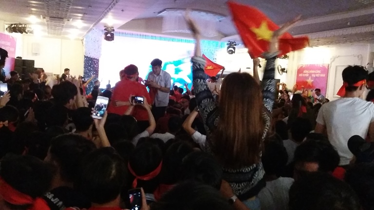 Khoanh- khac- CDV- Hue- vo- oa- khi- U23- Viet- Na