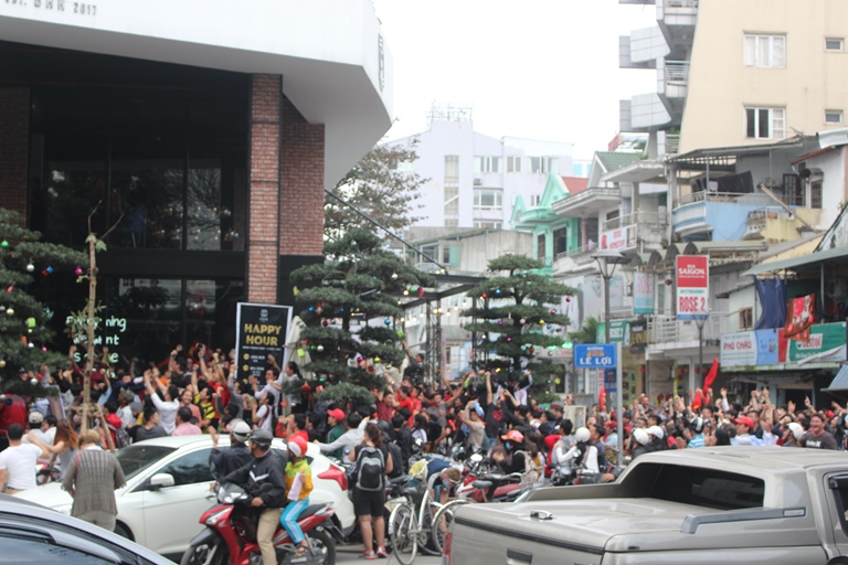 Khoanh- khac- CDV- Hue- vo- oa- khi- U23- Viet- Na