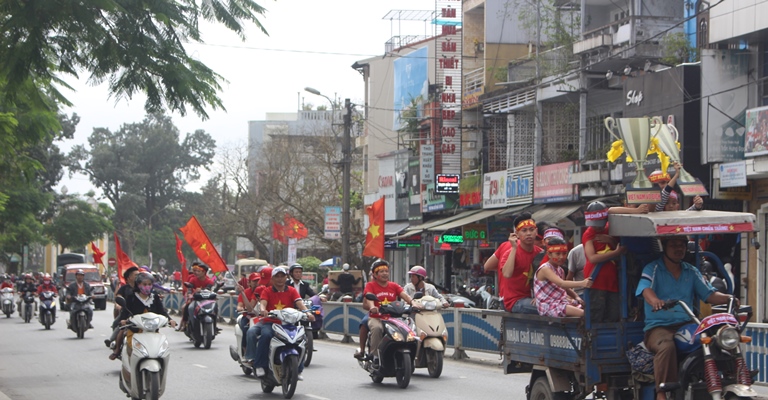 Xem- cac- chi- tieu- thuong- anh- xich- lo- Hue- c