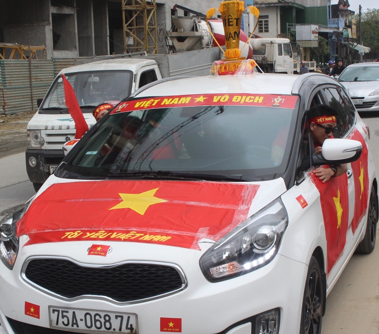 Xem- cac- chi- tieu- thuong- anh- xich- lo- Hue- c