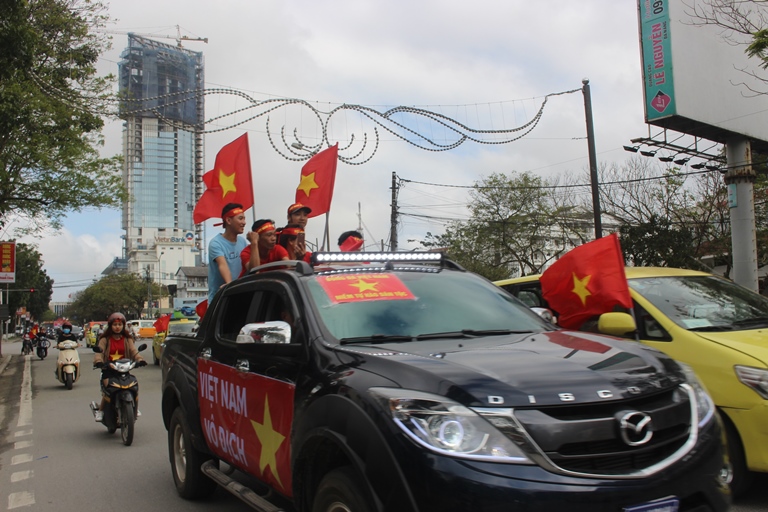 Xem- cac- chi- tieu- thuong- anh- xich- lo- Hue- c