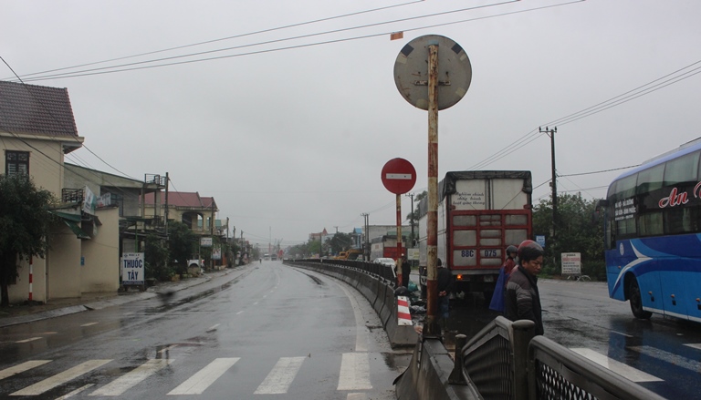 Xe- tai- dam- xe- may- tai- diem- den- truoc- cho-