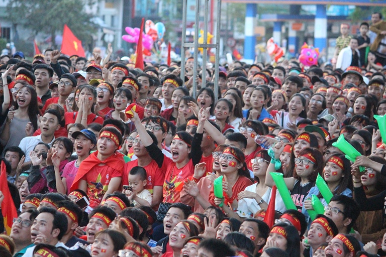 Quang- Tri- tang- Bang- khen- vinh- danh- cau- thu