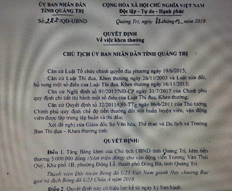 Quang- Tri- tang- Bang- khen- vinh- danh- cau- thu