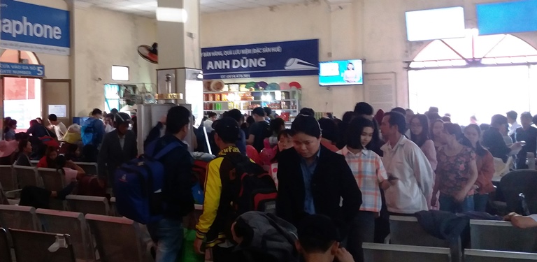 Mung- 5- Tet- Ga- Hue- tap- nap- khach- di- tau- v