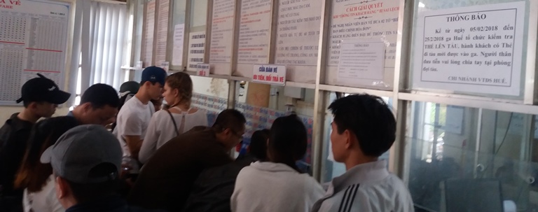 Mung- 5- Tet- Ga- Hue- tap- nap- khach- di- tau- v