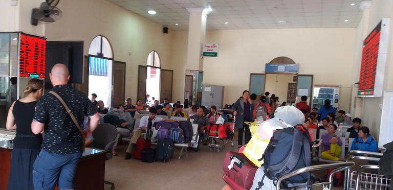 Mung- 5- Tet- Ga- Hue- tap- nap- khach- di- tau- v