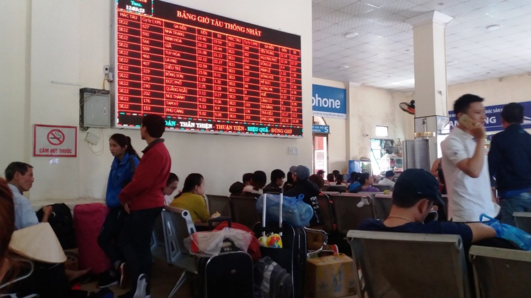 Mung- 5- Tet- Ga- Hue- tap- nap- khach- di- tau- v