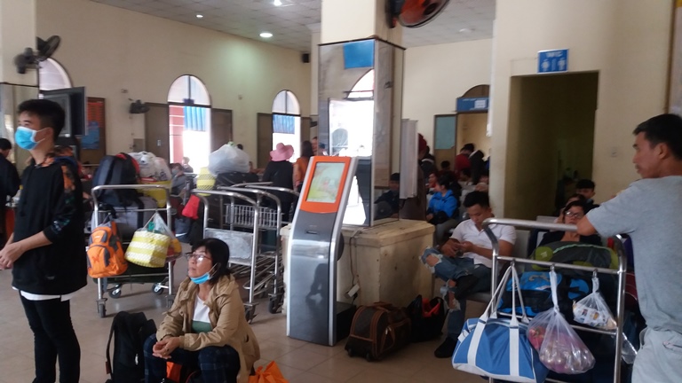 Mung- 5- Tet- Ga- Hue- tap- nap- khach- di- tau- v