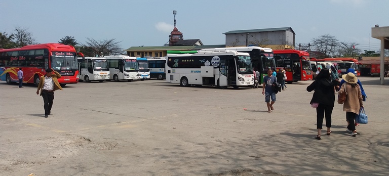 Mung- 5- Tet- Ga- Hue- tap- nap- khach- di- tau- v