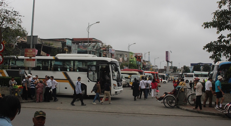 Co- do- Hue- nuom- nuop- khach- du- Xuan- chieu- m