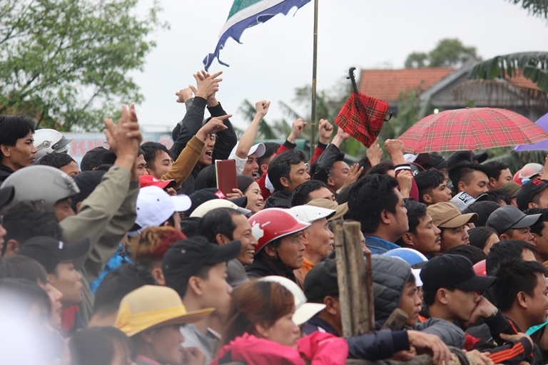 Ve- lang- Sinh- xem- trai- lang- lam- lung- trang-