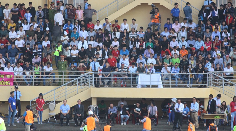 HLV- Park- Hang-seo- xem- gio- cau- thu- U19- tren