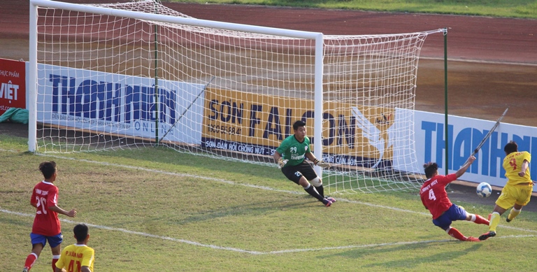 HLV- Park- Hang-seo- xem- gio- cau- thu- U19- tren