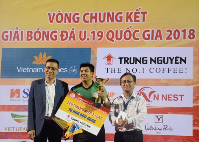 HLV- Park- Hang-seo- xem- gio- cau- thu- U19- tren