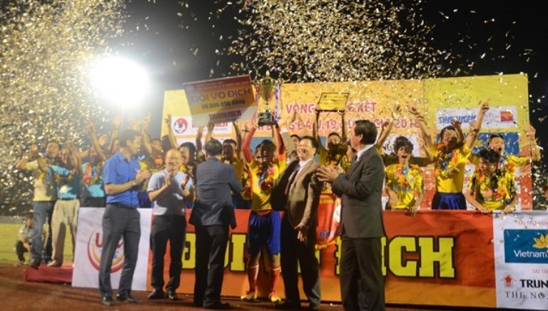 HLV- Park- Hang-seo- xem- gio- cau- thu- U19- tren