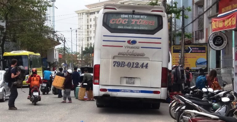 Xe- tuyen- co- dinh- dua- nhau- vao- pho- van- pho