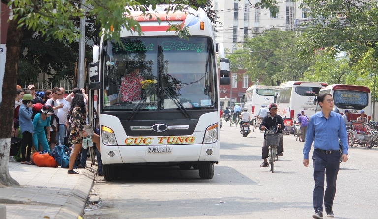 Xe- tuyen- co- dinh- dua- nhau- vao- pho- van- pho