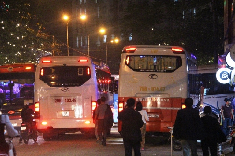 Xe- tuyen- co- dinh- dua- nhau- vao- pho- van- pho